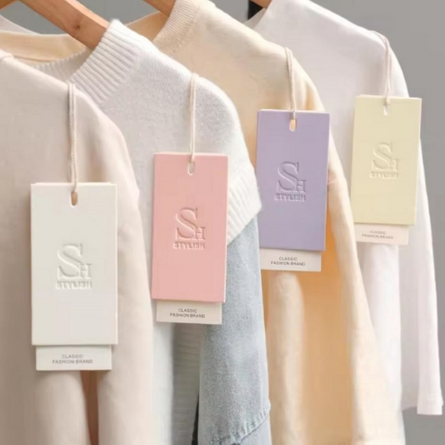 Etiquetas colgantes para ropa